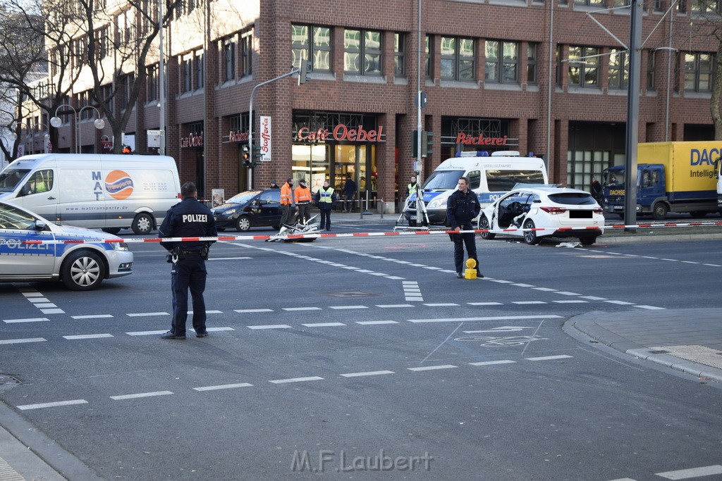 VU PKW Strab Koeln Mitte Pipinenstr Hohestr P210.JPG - Miklos Laubert